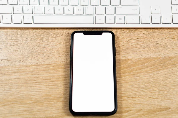 Akıllı telefon beyaz ekranının yakın plan görüntüsü