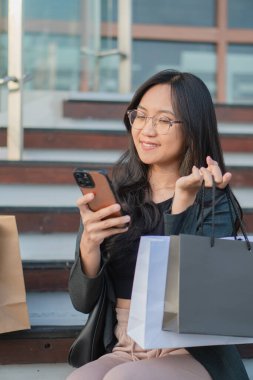 Akıllı bir telefondan online alışveriş