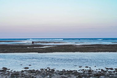 Deniz kıyısının güzel manzarası