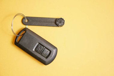 Renk arkaplanında boş etiketli anahtar. Metin için boşluk