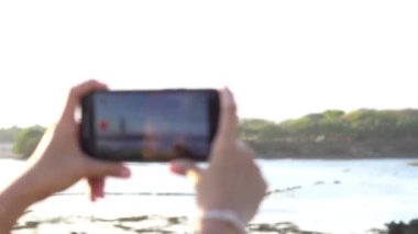 kadın alarak fotoğraf ile hareket eden telefon