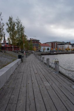 Lulea, Norrbotten, İsveç - 6 Ekim 2023 Lulea Şehir Merkezi, bulutlu bir sonbahar gününde çekilmiştir..