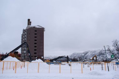 KIRUNA, SWEDEN - 17: 2023 İsveç madencilik şehri Kiruna, Kuzey İskandinavya. Kvarter Ortdrivaren 'in yıkımı, mimar Ralph Erskine tarafından 1961 yılında tasarlandı..