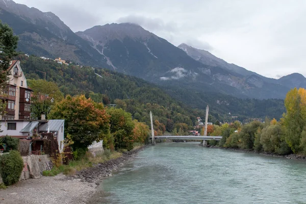 Innsbruck, Tyrol, Avusturya 'daki Alp manzarası 18 Ekim 2022 Ağaç ve Dağları.