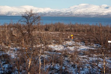 Laponya 'da kış manzarası, Abisko Ulusal Parkı, Abisko, İsveç. İskandinav dağ zinciri.