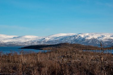 Laponya 'da kış manzarası, Abisko Ulusal Parkı, Abisko, İsveç. İskandinav dağ zinciri.
