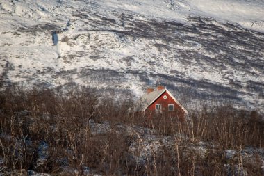 Laponya 'da kış manzarası, Abisko Ulusal Parkı, Abisko, İsveç. İskandinav dağ zinciri.