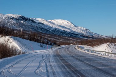 Laponya 'da kış manzarası, Abisko Ulusal Parkı, Abisko, İsveç. İskandinav dağ zinciri.