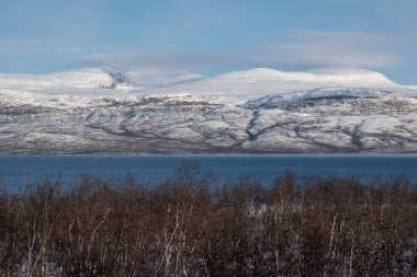 Laponya 'da kış manzarası, Abisko Ulusal Parkı, Abisko, İsveç. İskandinav dağ zinciri.