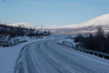 Laponya 'da kış manzarası, Abisko Ulusal Parkı, Abisko, İsveç. İskandinav dağ zinciri.