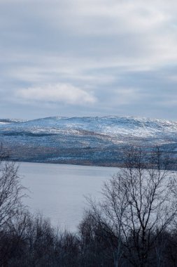 Laponya 'da kış manzarası, Abisko Ulusal Parkı, Abisko, İsveç. İskandinav dağ zinciri.