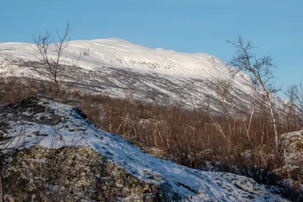 Laponya 'da kış manzarası, Abisko Ulusal Parkı, Abisko, İsveç. İskandinav dağ zinciri.