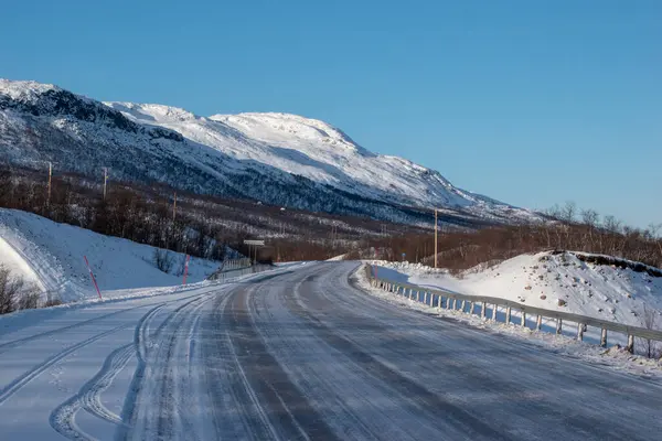 Laponya 'da kış manzarası, Abisko Ulusal Parkı, Abisko, İsveç. İskandinav dağ zinciri.
