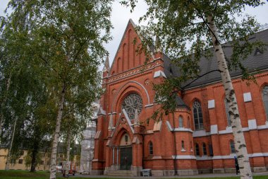 Lulea, Norrbotten, İsveç: Güneşli bir sonbahar gününde şehir katedrali. 6 Ekim 2023.