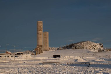 KIRUNA, SWEDEN - 13: 2023 İsveç madencilik şehri Kiruna Kuzey İskandinavya 'da Kuzey Kutup Dairesi içinde. Yeni şehir merkezinde fotoğraflandı..