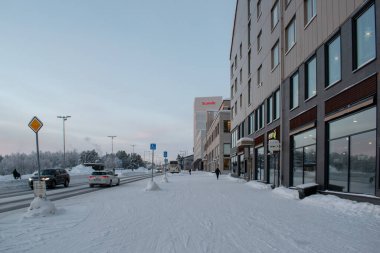 14 Aralık 2023 'te. İsveç, Laponya 'da New Kiruna' nın silüeti. Kutup gecesinde çekilmiş..