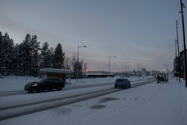 14 Aralık 2023 'te. İsveç, Laponya 'da New Kiruna' nın silüeti. Kutup gecesinde çekilmiş..