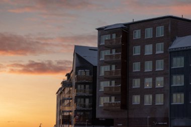 14 Aralık 2023 'te. İsveç, Laponya 'da New Kiruna' nın silüeti. Kutup gecesinde çekilmiş..