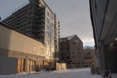 14 Aralık 2023 'te. İsveç, Laponya 'da New Kiruna' nın silüeti. Kutup gecesinde çekilmiş..