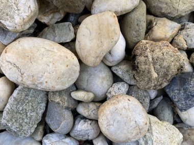 Kayaların yakın çekim fotoğrafını çekin, yan yana dizilin..