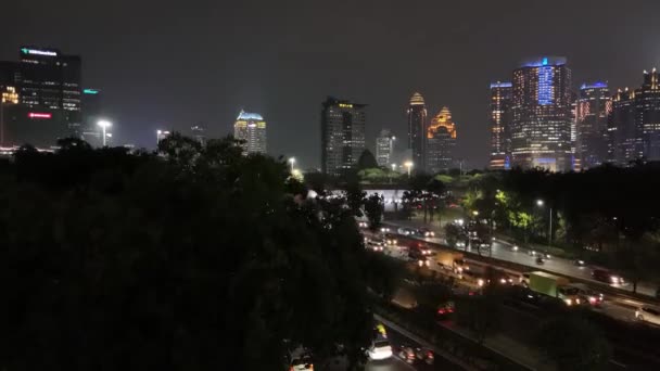 Flygdrönare Visa Avslöjar Jakarta Natt Med Staden Byggnad Himmel Skrotare — Stockvideo