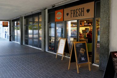 Bir bakkal dükkanı 'Globus Fresh.'