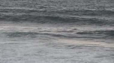 Okyanus Dalgası Kıyıya Düştü Kıyı Enerjisi ve Hareketi Yakaladı