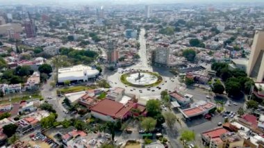 vista de la ciudad de guadalajara desde drone, glorieta minerva