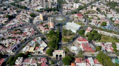 vista de la ciudad de guadalajara desde drone, glorieta minerva