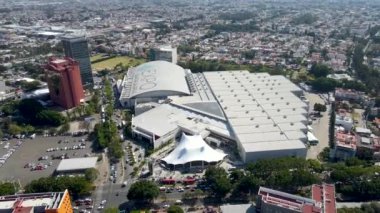 toma aerea de centro de convenciones en ciudad de guadalajara jalisco