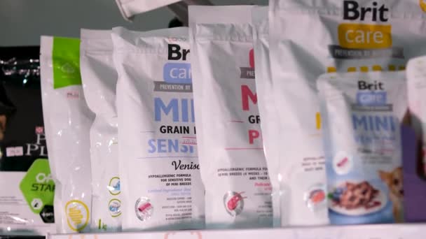 Aliments Pour Animaux Compagnie Dans Magasin Brit Care Feed Haute — Video