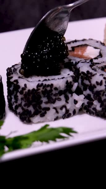 Paus Leve Sushi Fundo Luzes Restaurante Variedade Tipos Sushi Com — Vídeo de Stock