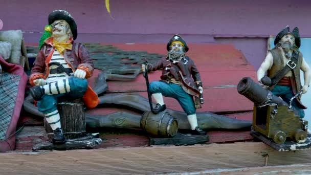 海賊船の漁師ビクトリアブリティッシュコロンビア カナダフィッシュマンズワーフハウスボートホームズは バンクーバー島Bcボートとヨットマリーナの詳細は さまざまなシェルを装飾フィギュアフィルム — ストック動画