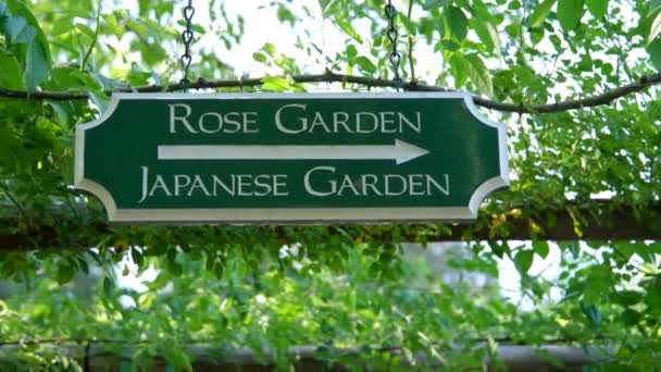 Butchartovy Zahrady Slavné Zahrady Řeznictví Ostrově Victoria Znamení Růžové Zahradě — Stock video