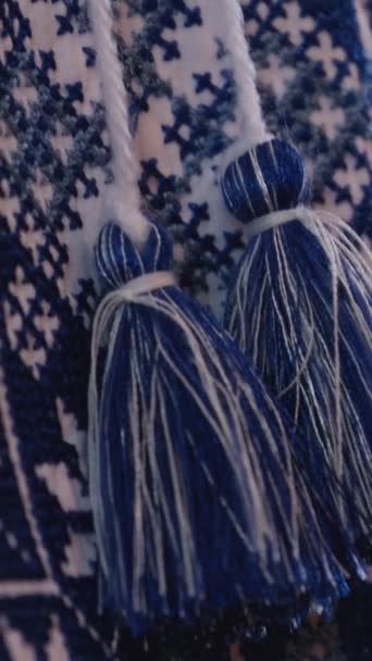 Ropa Ucraniana Camisa Bordada Ornamento Bordado Azul Camisa Dibujo Cerca — Vídeo de stock