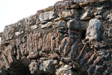 Arnavutluk 'un Butrint Ulusal Parkı' ndaki Büyük Bazilika kalıntıları. Butrint Life 'daki Triconch Sarayı tarihi ortaçağ Venedik Kulesi' nin sarayındaki tarihi bir Roma evinin ölümü. Yüksek kalite