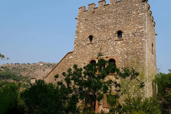 Arnavutluk 'un Butrint Ulusal Parkı' ndaki Büyük Bazilika kalıntıları. Butrint Life 'daki Triconch Sarayı tarihi ortaçağ Venedik Kulesi' nin sarayındaki tarihi bir Roma evinin ölümü. Yüksek kalite