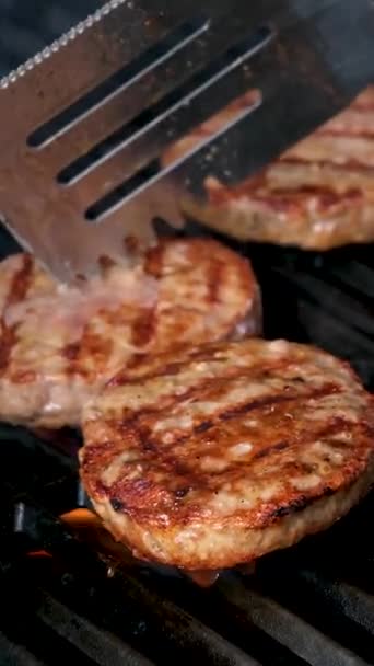 Juicy Burger Patties Fried Open Fire Pierce Spatula Meat Beef — Stock Video