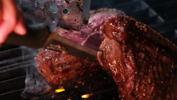 Nahaufnahme Saftig Gekochter Fleischscheiben Mit Flammen Originalrezept Professionelles Kochen Essen — Stockvideo