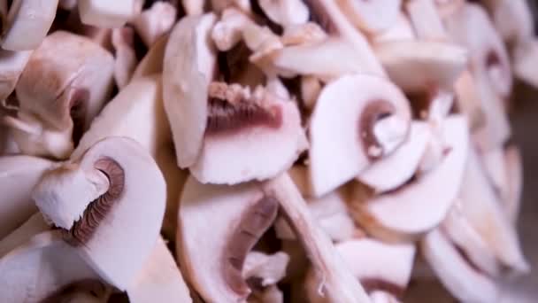 Cogumelos Cortados Limpos Caem Boliche Até Ficar Cheio Imagens Alta — Vídeo de Stock