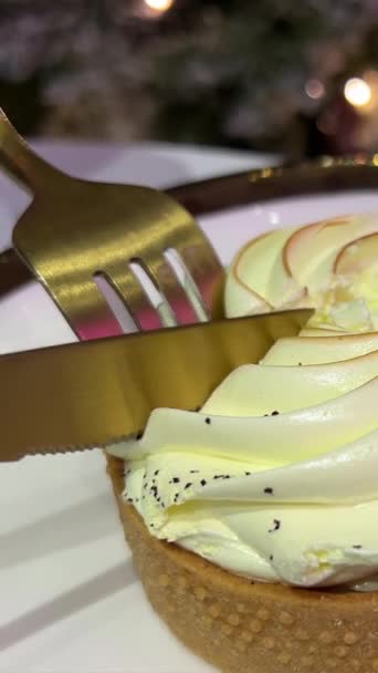 Deliziosa Crostata Limone Piatto Bianco Con Doratura Con Crema Pasta — Video Stock