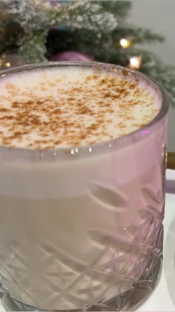 Vidro Prova Calor Moderno Cheio Café Latte Vegan Coberto Com — Vídeo de Stock