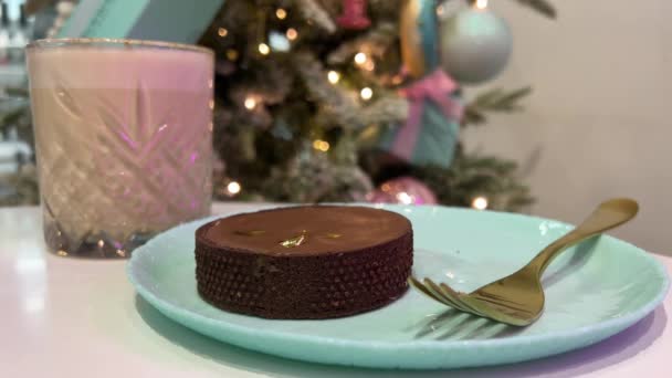 Čokoládový Dort Čokoládové Dýně Koření Latte Kakao Smoothie Modrém Talíři — Stock video