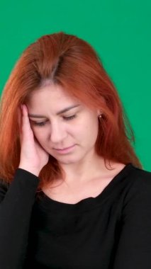 Stresli Asyalı ergen öğrenci Yeşil Uygulamalı Başağrısı Başı Üzücü Kadın