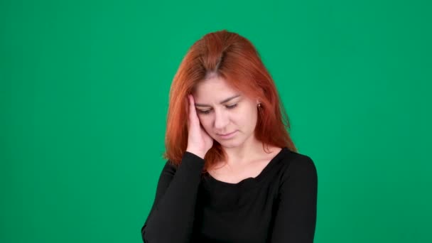 Gestresste Asiatische Teenager Student Mit Kopfschmerzen Mit Mit Grünen Mock — Stockvideo