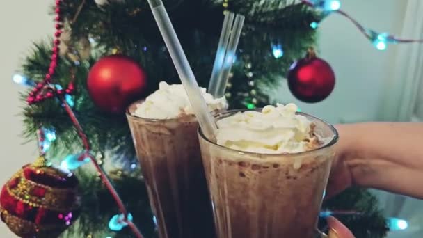 Copos Natal Ano Novo Chocolate Quente Cacau Com Nata Palhas — Vídeo de Stock
