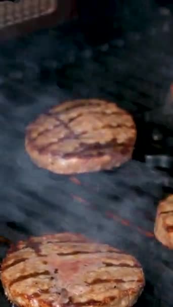 Marha Szeletek Főtt Egy Barbecue Grill Főzés Marhahús Sertés Patty — Stock videók