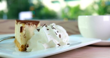 Tatlı. Dondurma. Yoğurt. Krema. Çikolatalı tatlı. Yüksek kalite 