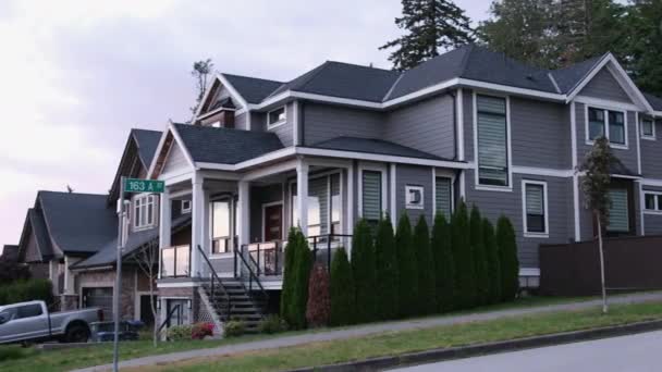 Przechwytywanie Szczegółów Wspaniałej Prywatnej Posiadłości Położonej Przedmieściach Vancouver Pne Nowoczesne — Wideo stockowe