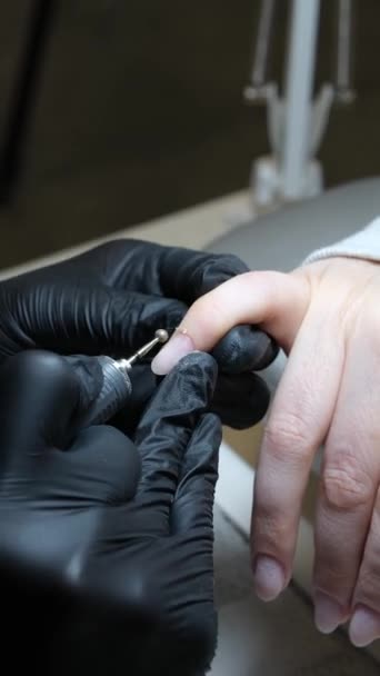 Detail Van Nagel Manicure Met Behulp Van Bestand Borstel Vrouw — Stockvideo
